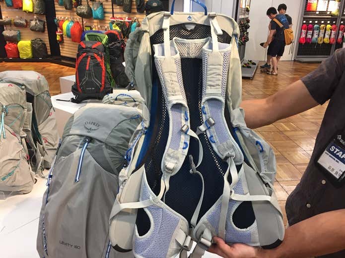 オスプレー新製品の背面