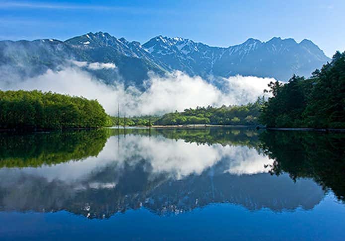 池に映る上高地の山々