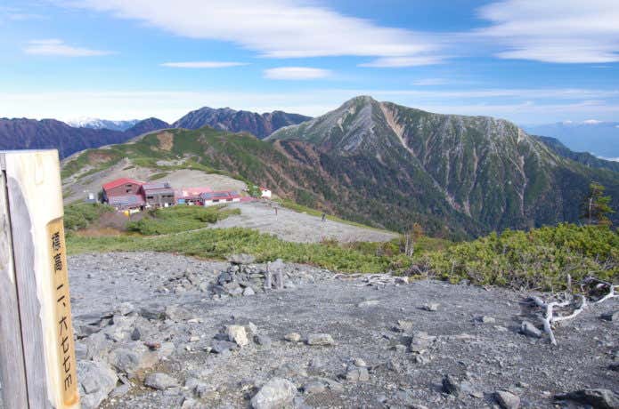  蝶ヶ岳山頂からの展望（蝶ヶ岳ヒュッテ〜常念岳方面）