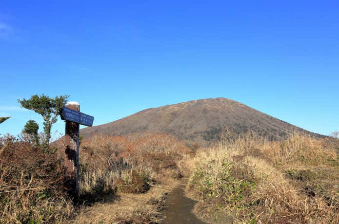 初夏の韓国岳から見た霧島の山、F10号、佐原聖春 初夏の韓国岳から見た霧島の山、F10号、佐原聖春 初夏の