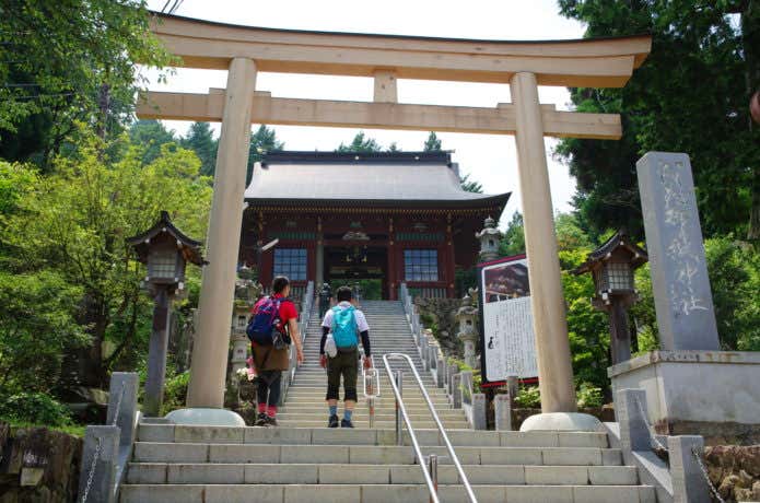 御岳山山頂の神社