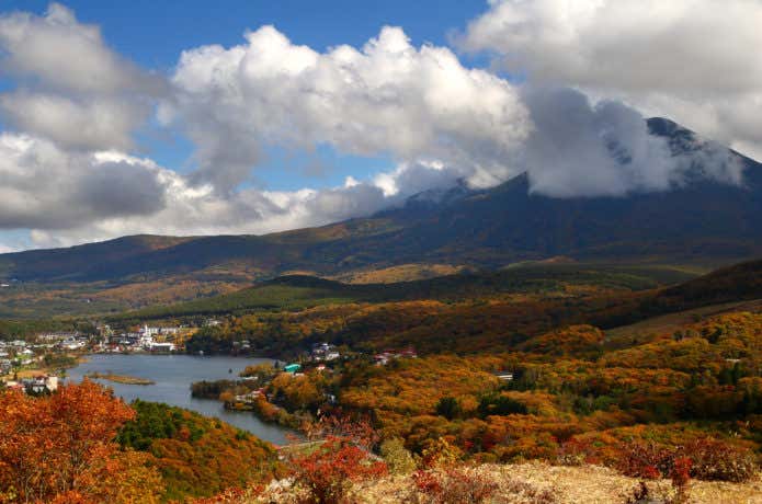 八ヶ岳の蓼科山の紅葉
