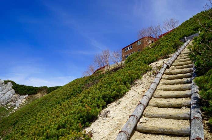 燕山荘直下の階段