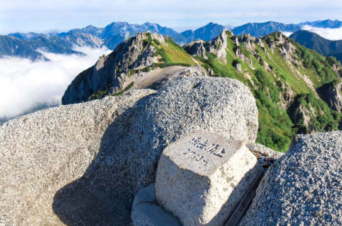 燕岳山頂