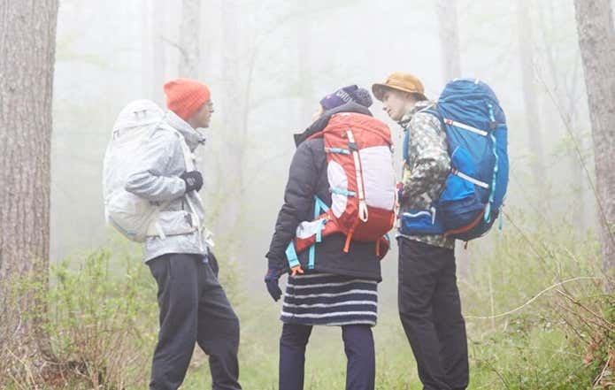 チャムスのグラフトンを背負って登山