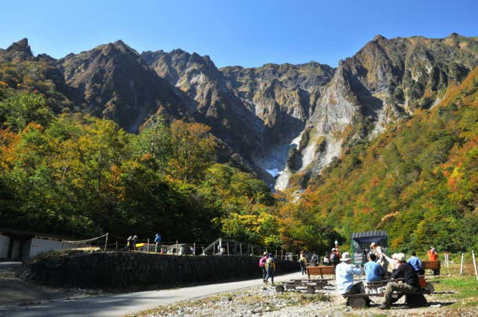 谷川岳を見上げる