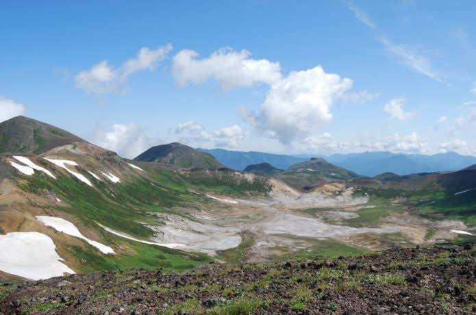 大雪山・間宮岳からお鉢平、北鎮岳、凌雲岳、桂月岳、黒岳を望む