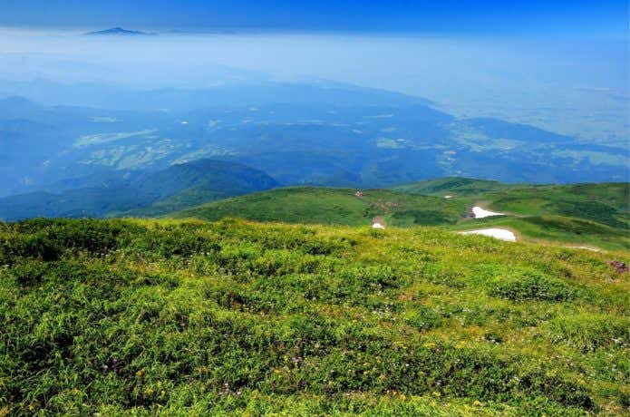 鳥海山 外輪山から河原宿方面と月山遠望
