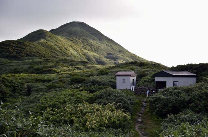 装束場の施薬小屋
