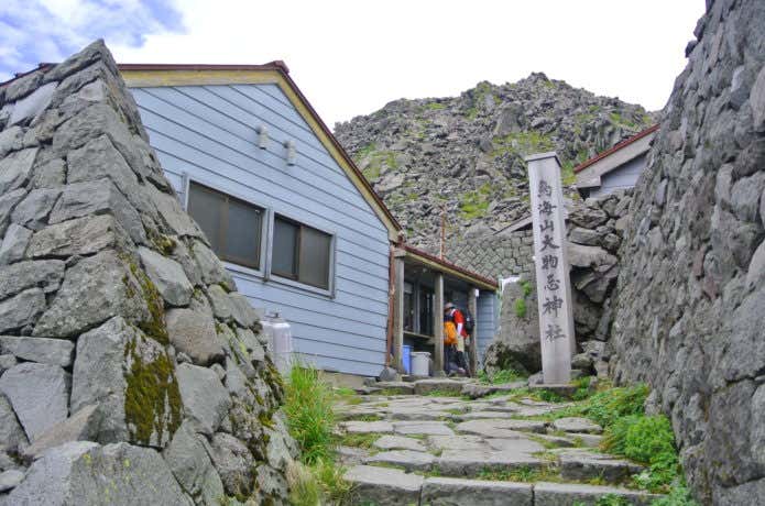 鳥海山　山頂御室小屋（大物忌神社）