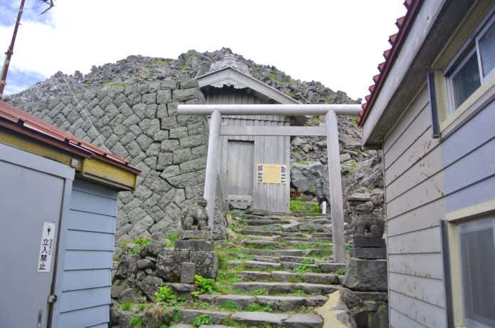 山頂付近の大物忌神社