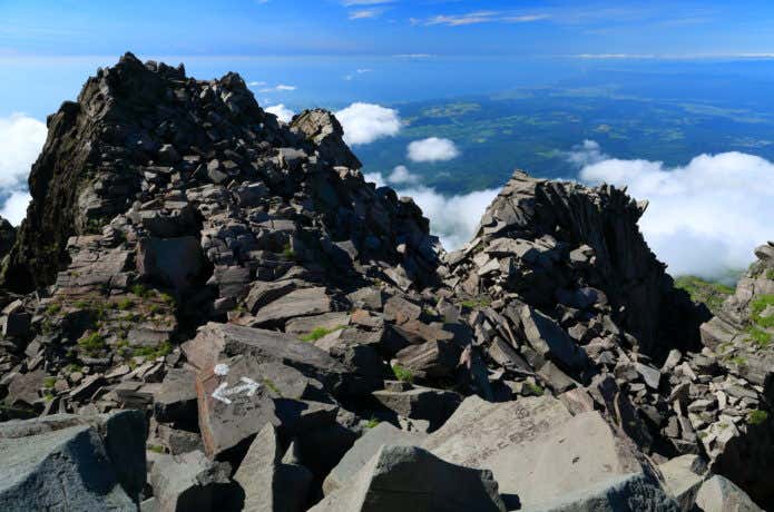 鳥海山の山頂付近岩場
