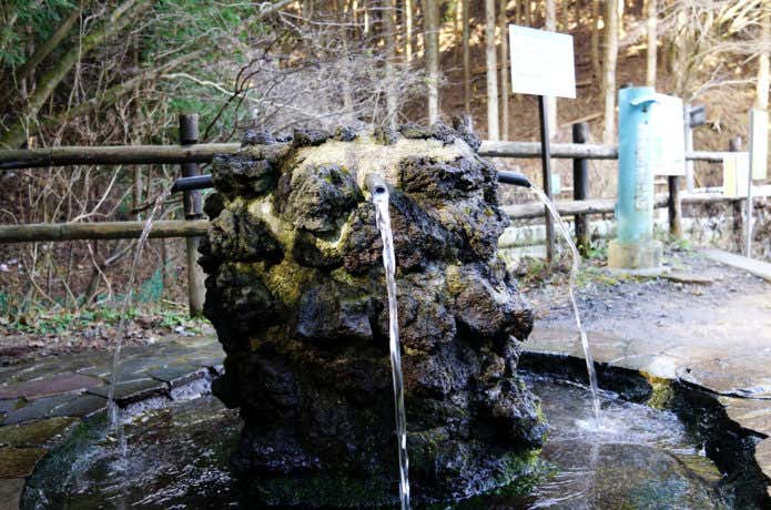 登山道中の水場