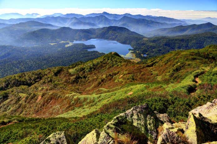 燧ヶ岳から見る尾瀬沼と日光方面の山並み