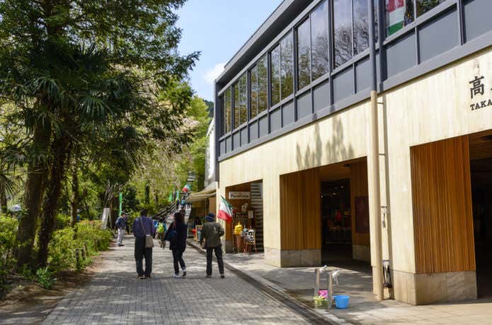 高尾山口駅横