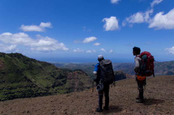 カウアイ島を登山しているところ