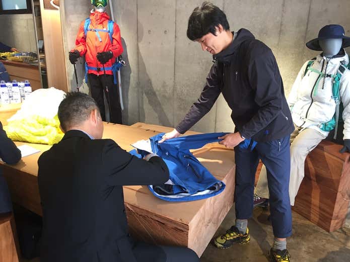 finetrack店内での接客の様子