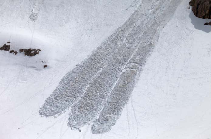 雪崩の跡