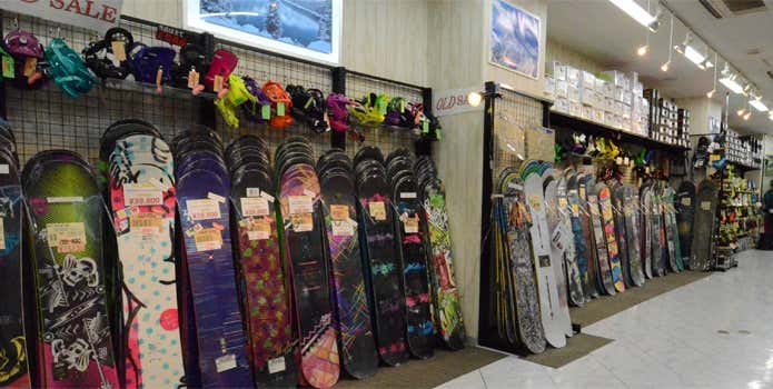 FUSOスノーボード店内