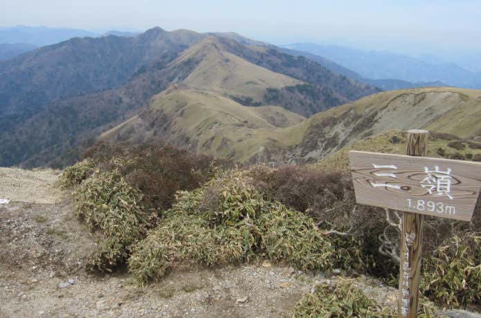 三嶺　山頂標識