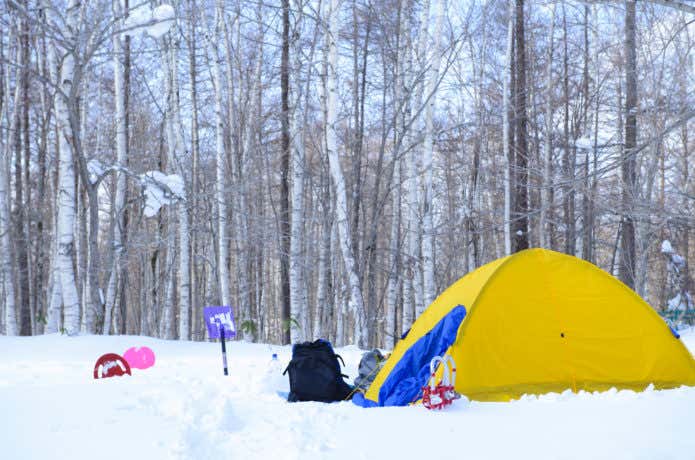 雪山登山なら必須装備！スノーショベルの選び方は？ | YAMA HACK