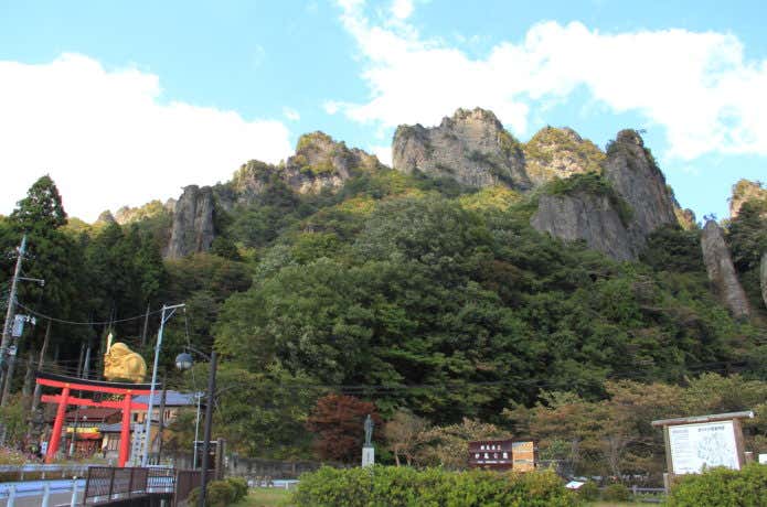 中之嶽神社と妙義山