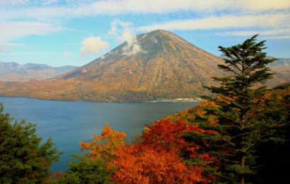 男体山