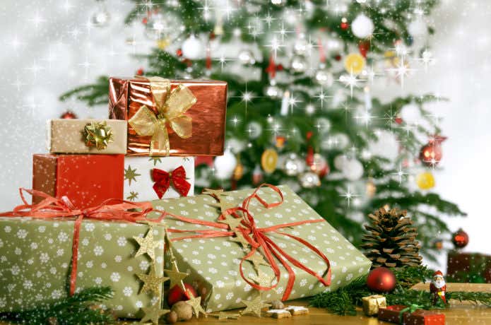 積まれたクリスマスプレゼント