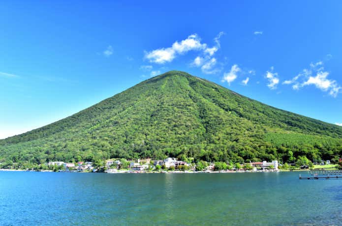 男体山