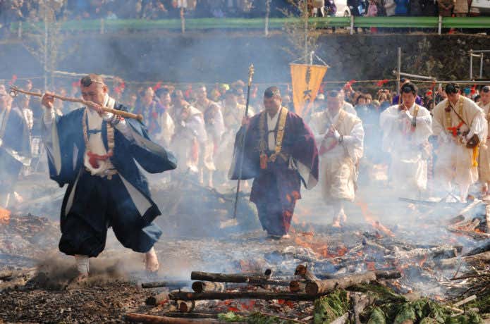 高尾山薬王院の火渡り祭