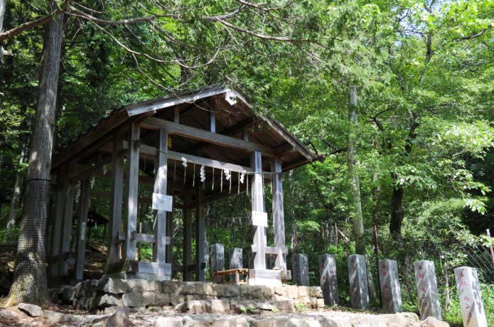 男体山一合目の遥拝所
