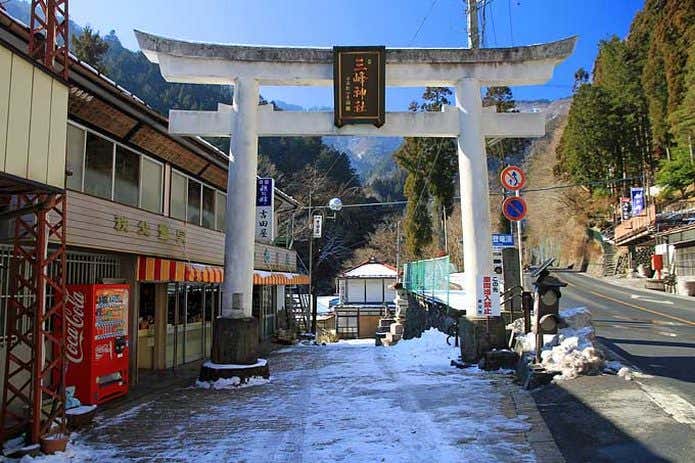 三峰神社の鳥居