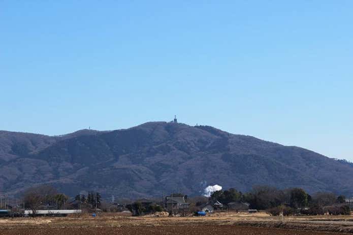 麓から見る宝篋山