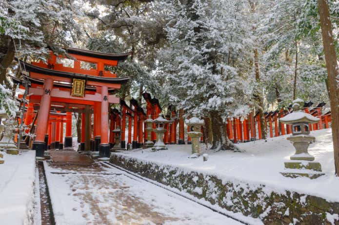 稲荷山に続く千本鳥居