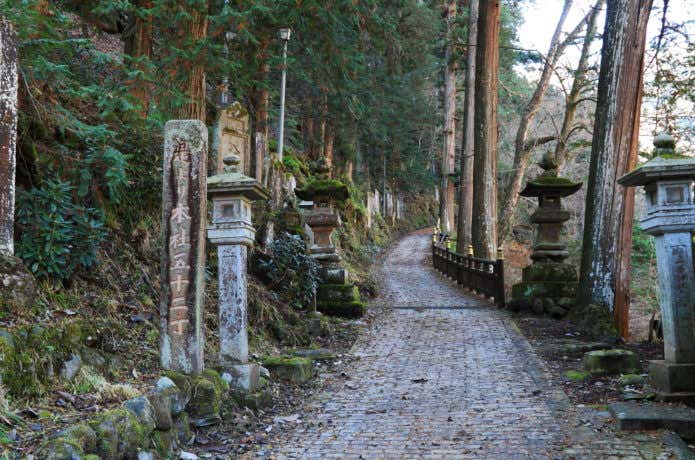 三峯神社の参道