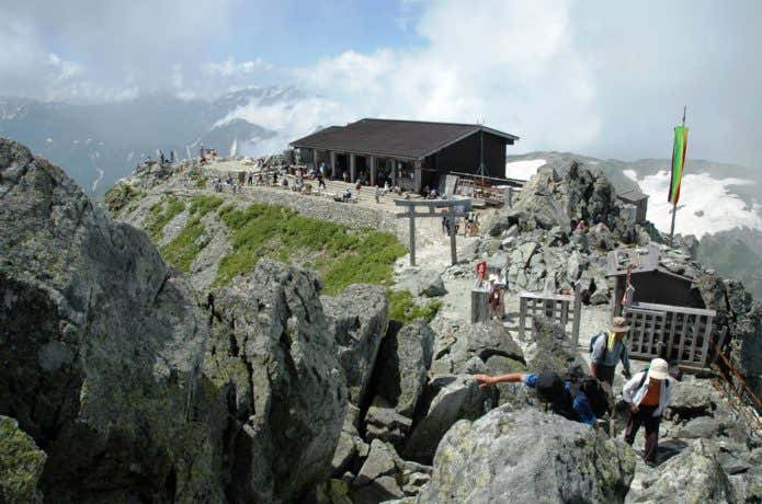 立山山頂から見る雄山神社社務所