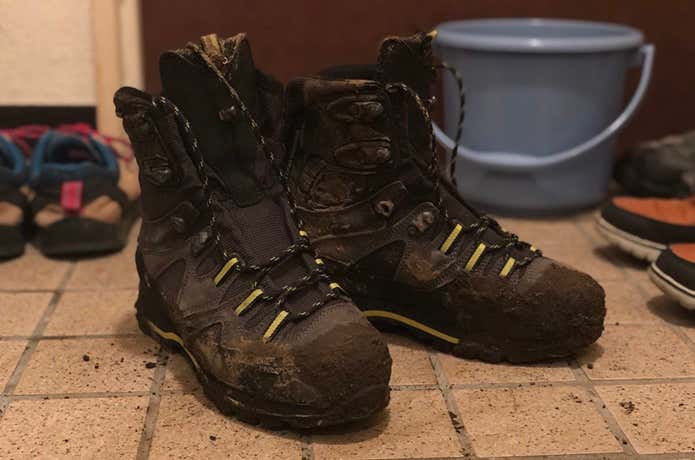 泥だらけの靴