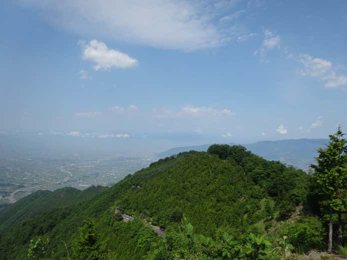 甲州高尾山と市街地