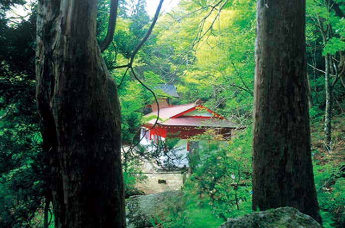 市房神社