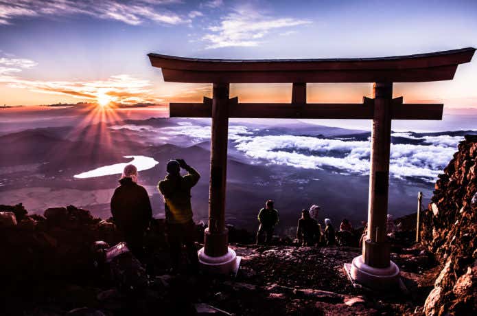 富士山頂からの眺める日の出