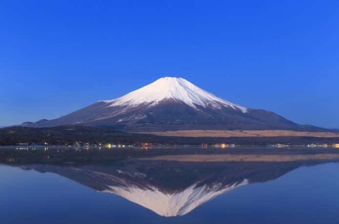 左右対称のきれいな逆さ富士