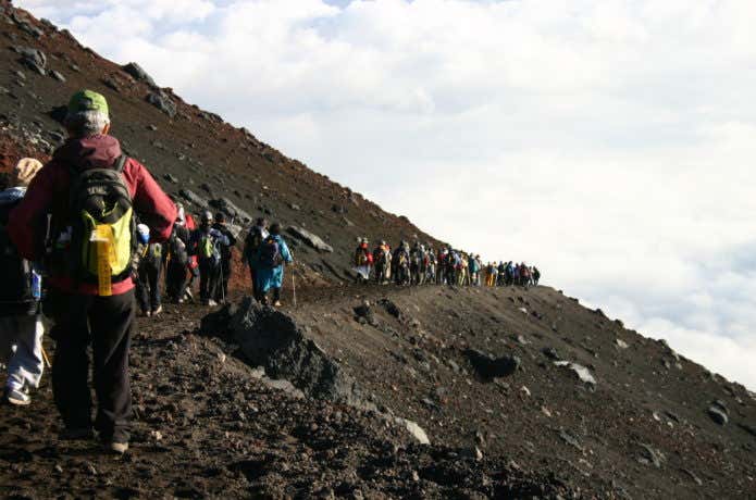 富士山登山道渋滞(富士山世界遺産)