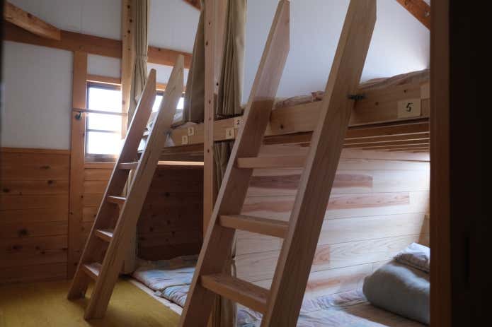 山小屋の部屋の様子