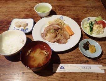 北穂高岳の北穂高小屋のしょうが焼き定食
