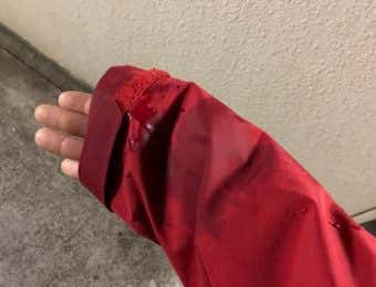 撥水性の落ちたレインウェア