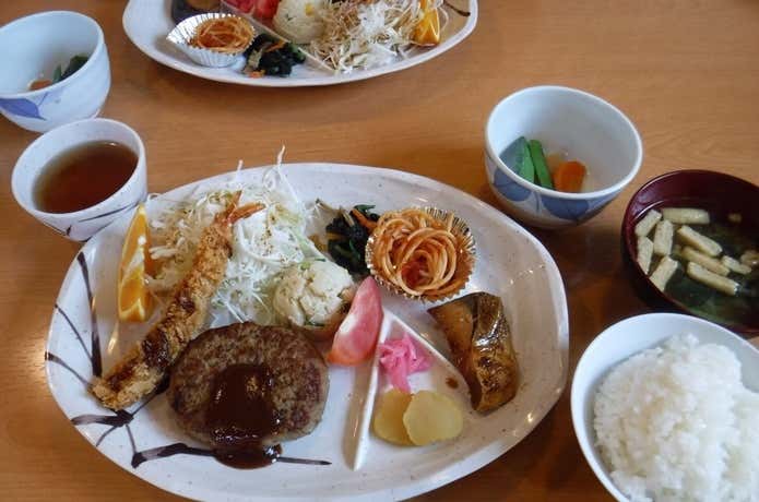 山小屋の夕食