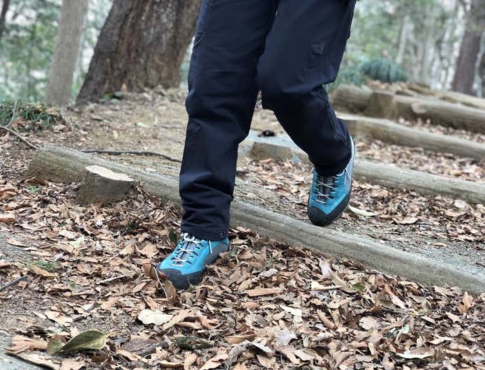 インソールを入れた登山靴を履いて、登山・下山