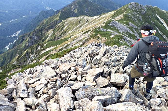 登山　落石　ガレ場