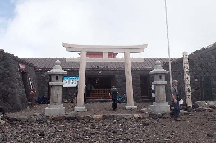 2023年版】富士山頂徹底ガイド！お鉢巡りから御朱印、山小屋情報などを網羅 | YAMA HACK[ヤマハック] （2ページ目）（2ページ目）