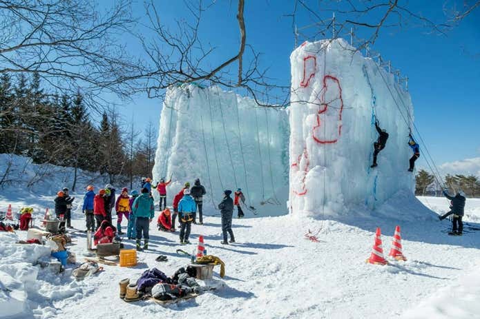 信州須坂 峰の原高原　巨大な人工氷瀑